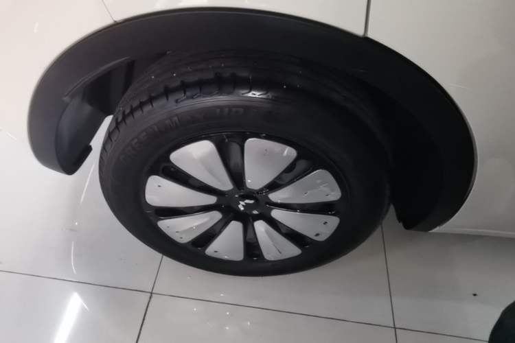 Used Wuling Bingo 2023 333 km Lingxi Connected Version Right Rear Wheel Hub