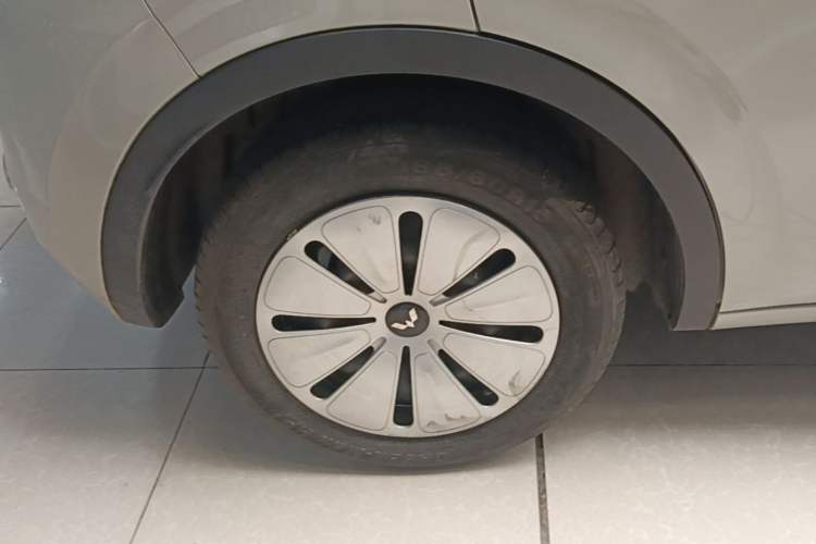 Used Wuling Bingo 2023 203km Light Edition Right Rear Wheel Hub