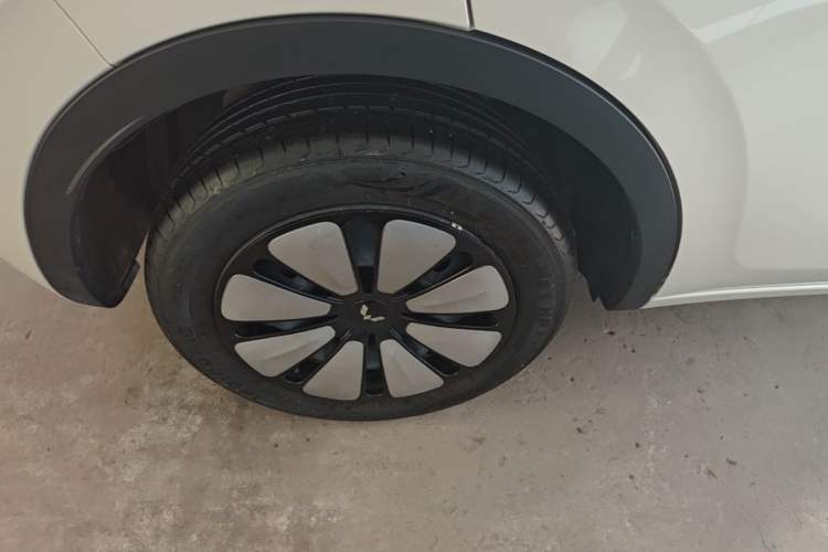 Used Wuling Bingo 2023 410 km Lingxi Deluxe Edition Right Rear Wheel Hub