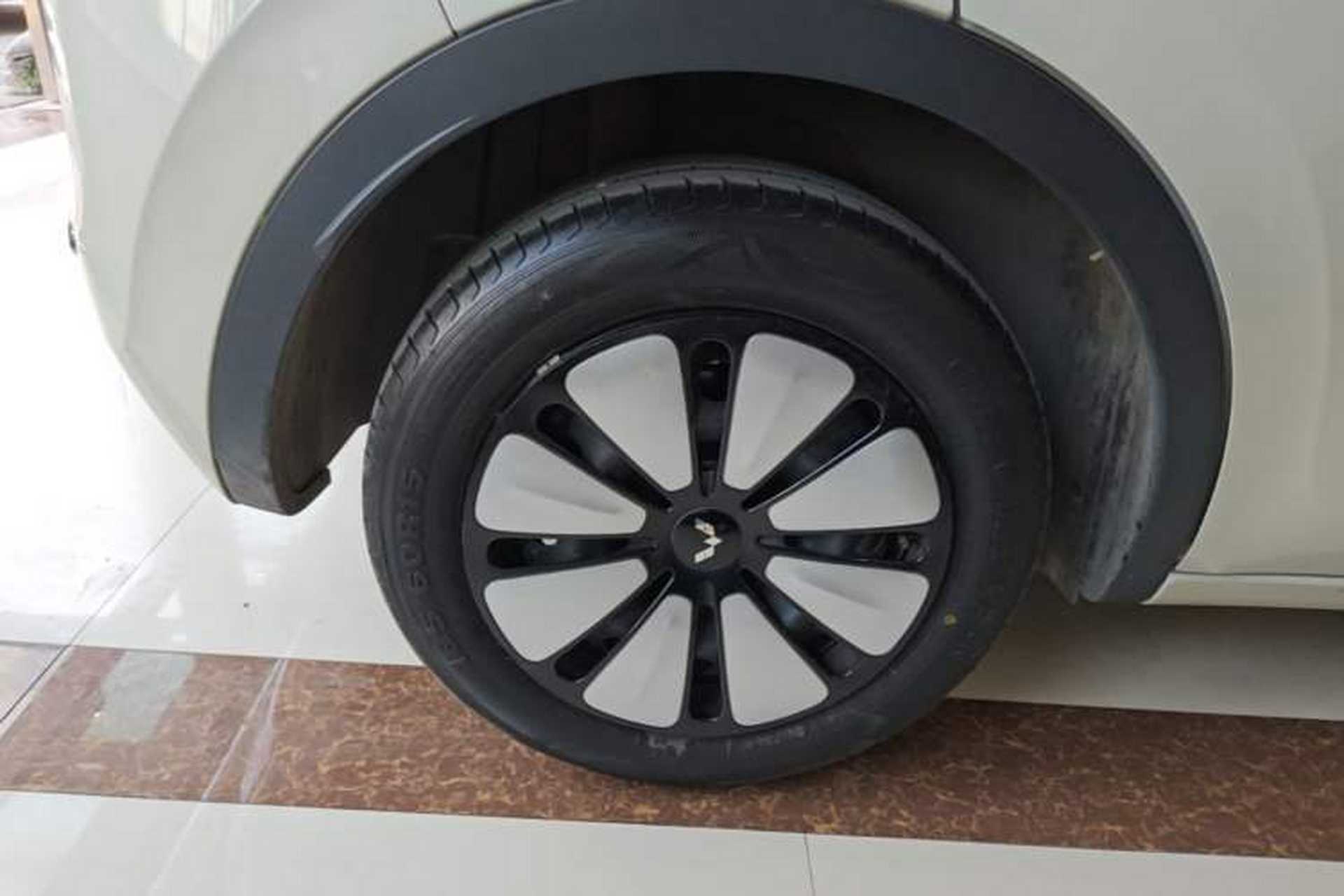 Used Wuling Bingo 2023 333 km Lingxi Connected Version Right Rear Wheel Hub