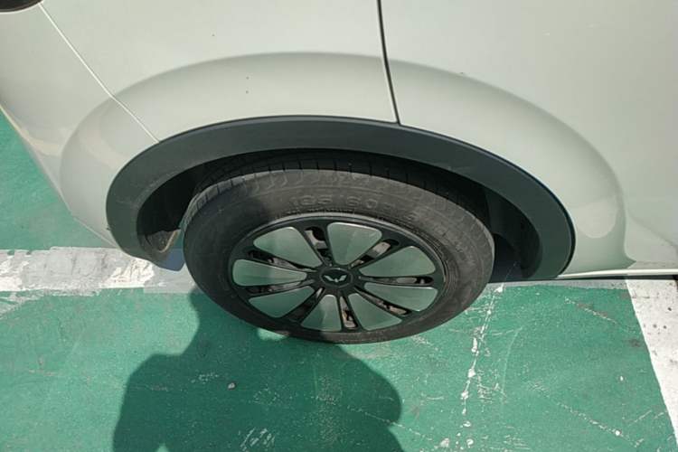 Used Wuling Bingo 2023 410 km Lingxi Deluxe Edition Right Rear Wheel Hub
