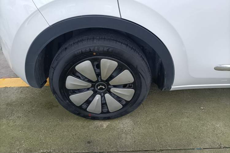 Used Wuling Bingo 2023 410 km Lingxi Deluxe Edition Right Rear Wheel Hub