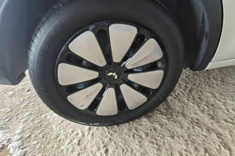 Used Wuling Bingo 2023 410 km Lingxi Deluxe Edition Right Rear Wheel Hub