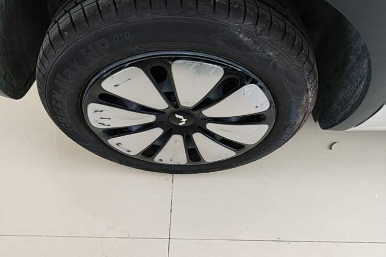 Used Wuling Bingo 2023 333 km Lingxi Connected+ Version Right Rear Wheel Hub