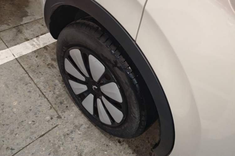 Used Wuling Bingo 2023 333 km Lingxi Connected Version Right Rear Wheel Hub