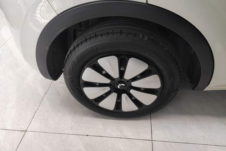 Used Wuling Bingo 2023 333 km Lingxi Connected+ Version Right Rear Wheel Hub