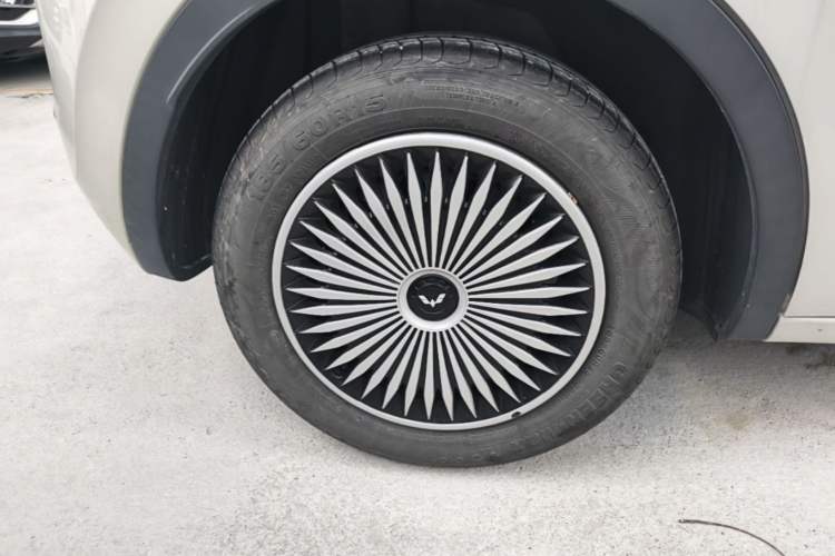Used Wuling Bingo 2023 333 km Lingxi Connected Version Right Rear Wheel Hub