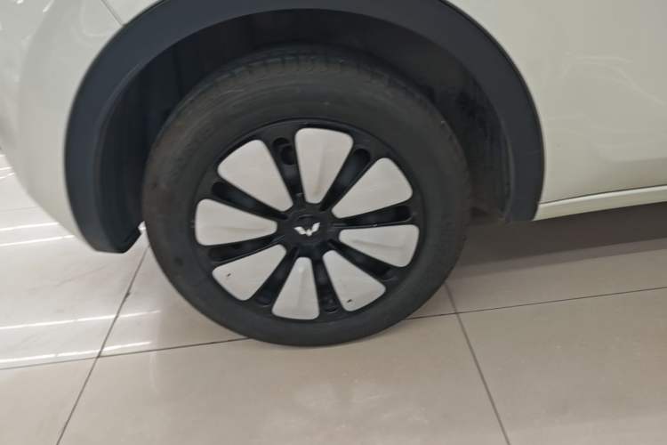 Used Wuling Bingo 2023 333 km Lingxi Connected+ Version Right Rear Wheel Hub