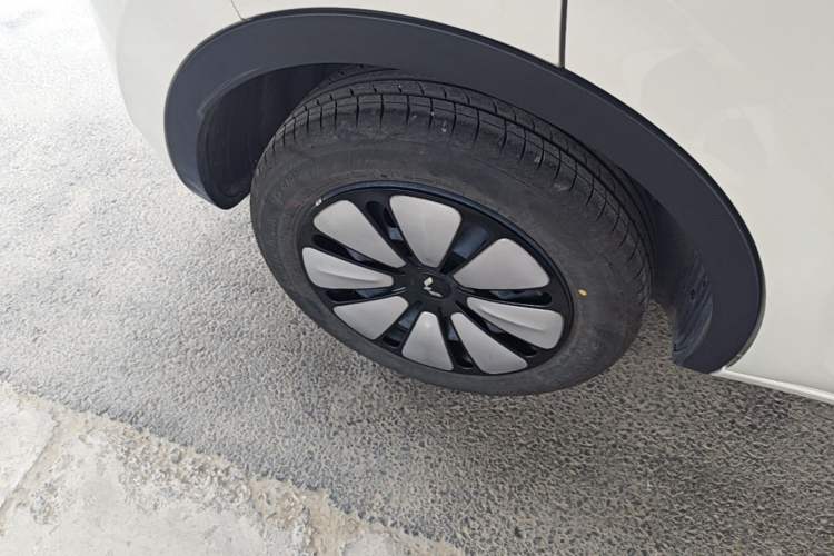 Used Wuling Bingo 2023 333 km Enjoyment Version Right Rear Wheel Hub