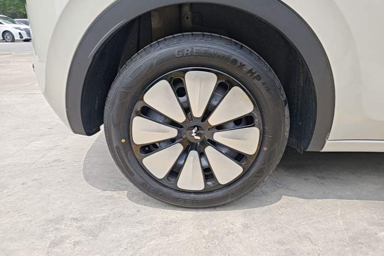 Used Wuling Bingo 2023 333 km Lingxi Connected+ Version Right Rear Wheel Hub