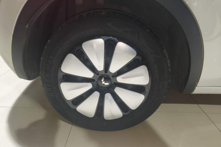 Used Wuling Bingo 2023 333 km Fast-Share Version Right Rear Wheel Hub