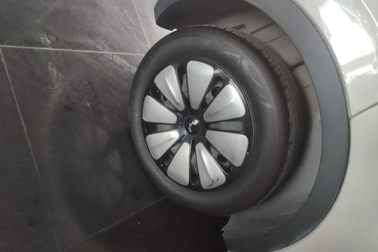 Used Wuling Bingo 2023 410 km Lingxi Deluxe Edition Right Rear Wheel Hub