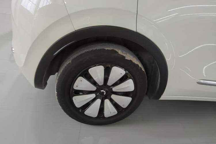 Used Wuling Bingo 2023 333 km Lingxi Connected Version Right Rear Wheel Hub