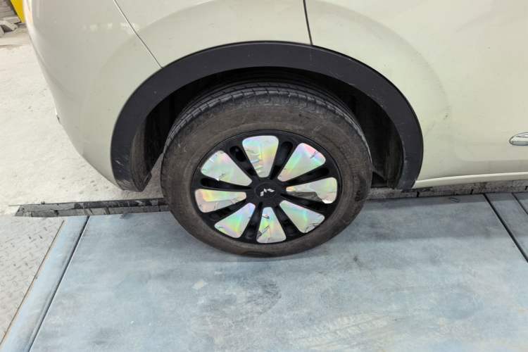 Used Wuling Bingo 2023 410 km Lingxi Deluxe Edition Right Rear Wheel Hub