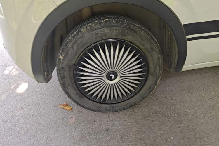 Used Wuling Bingo 2023 333 km Lingxi Connected Version Right Rear Wheel Hub