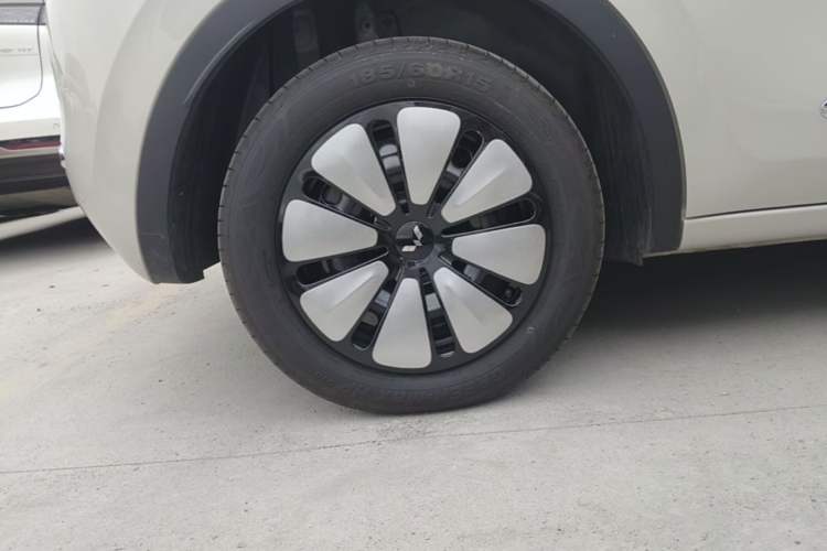 Used Wuling Bingo 2023 410 km Lingxi Deluxe Edition Right Rear Wheel Hub