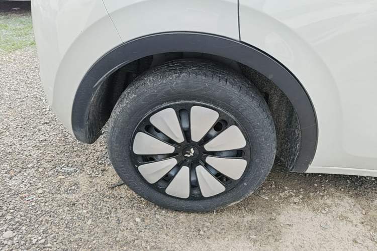 Used Wuling Bingo 2023 333 km Lingxi Connected Version Right Rear Wheel Hub
