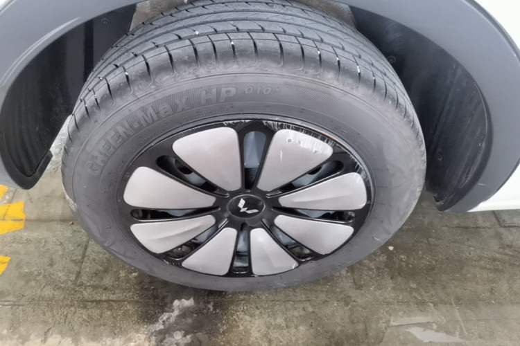 Used Wuling Bingo 2023 410 km Lingxi Deluxe Edition Right Rear Wheel Hub