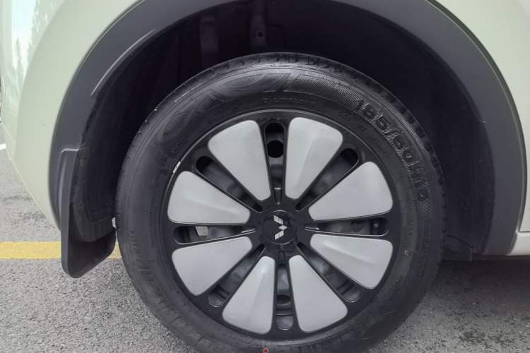 Used Wuling Bingo 2023 203km Comfort Edition Right Rear Wheel Hub
