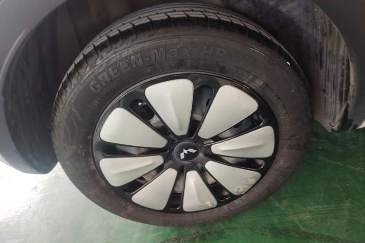 Used Wuling Bingo 2023 333 km Lingxi Connected+ Version Right Rear Wheel Hub