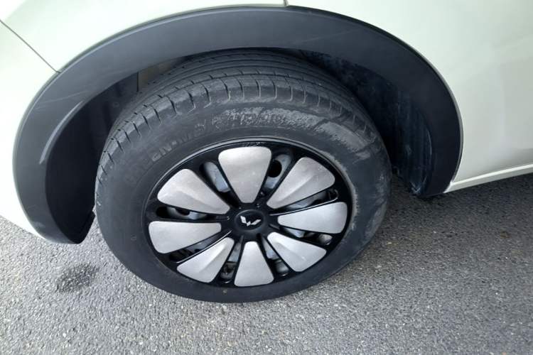 Used Wuling Bingo 2023 333 km Lingxi Connected+ Version Right Rear Wheel Hub