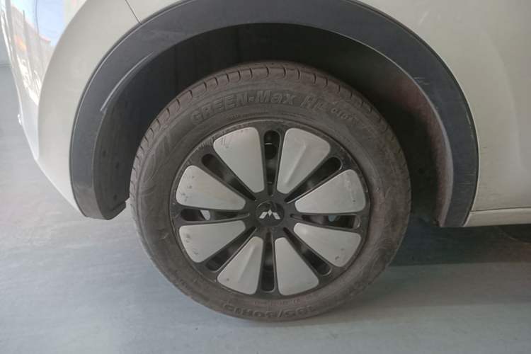 Used Wuling Bingo 2023 203km Comfort Edition Right Rear Wheel Hub
