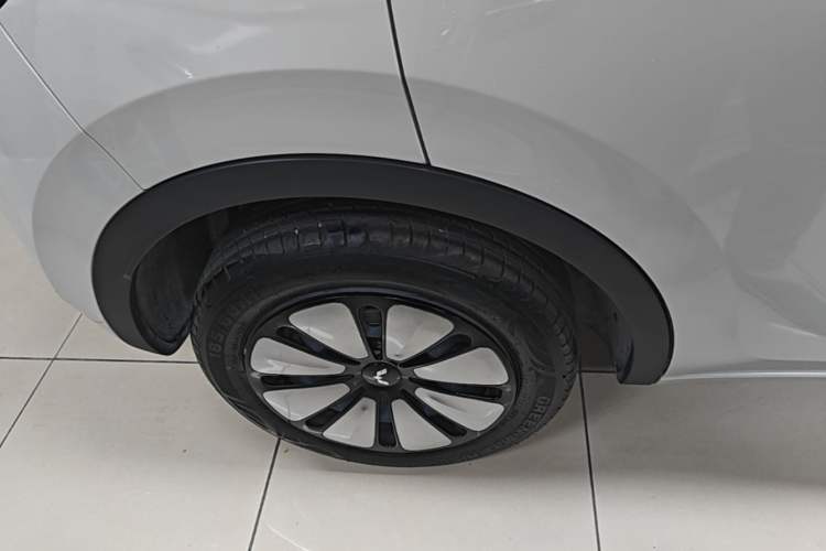 Used Wuling Bingo 2023 333 km Lingxi Connected+ Version Right Rear Wheel Hub