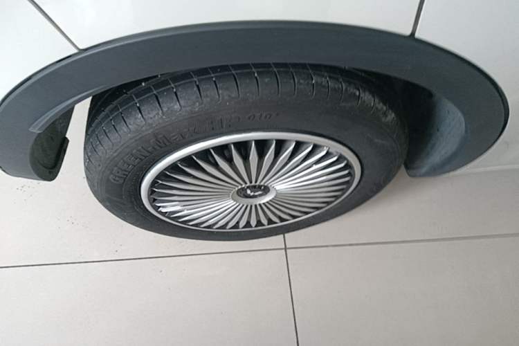 Used Wuling Bingo 2023 410 km Lingxi Deluxe Edition Right Rear Wheel Hub