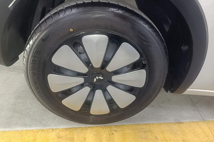 Used Wuling Bingo 2023 333 km Lingxi Connected+ Version Right Rear Wheel Hub