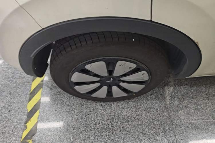 Used Wuling Bingo 2023 333 km Lingxi Connected+ Version Right Rear Wheel Hub