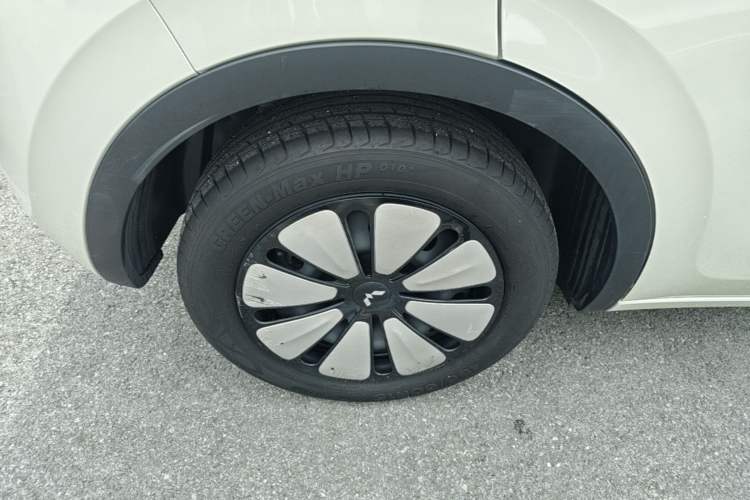 Used Wuling Bingo 2023 333 km Lingxi Connected+ Version Right Rear Wheel Hub