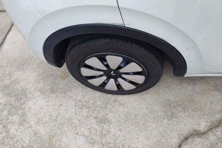 Used Wuling Bingo 2023 333 km Lingxi Connected Version Right Rear Wheel Hub