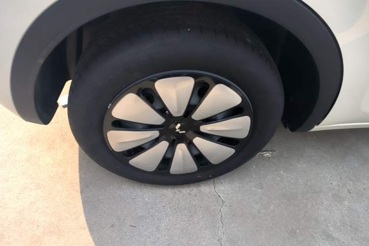 Used Wuling Bingo 2023 410 km Lingxi Deluxe Edition Right Rear Wheel Hub