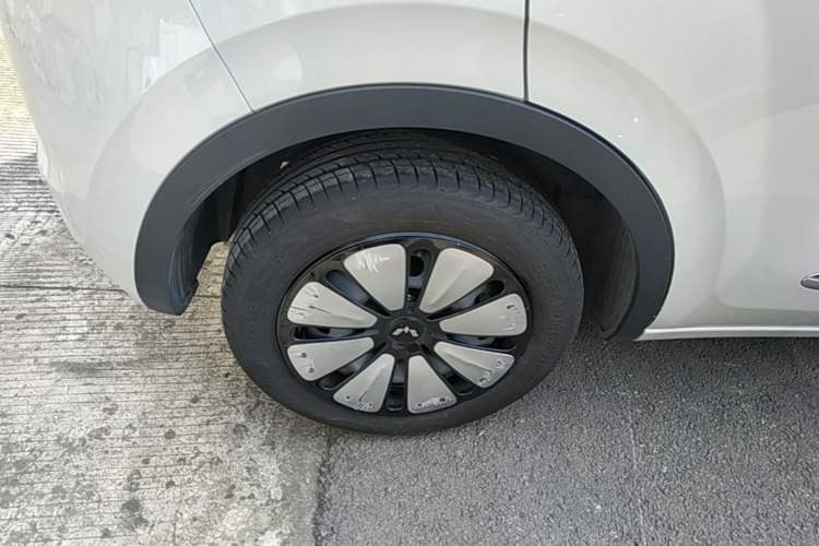 Used Wuling Bingo 2023 333 km Lingxi Connected+ Version Right Rear Wheel Hub