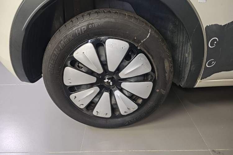 Used Wuling Bingo 2023 333 km Lingxi Connected Version Right Rear Wheel Hub