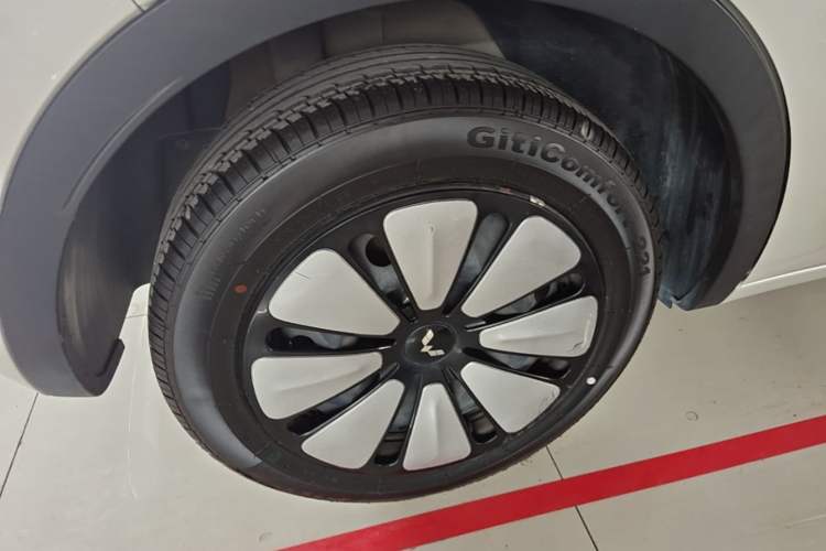 Used Wuling Bingo 2023 333 km Lingxi Connected+ Version Right Rear Wheel Hub