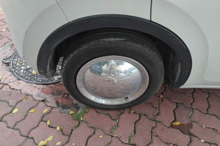 Used Wuling Bingo 2023 333 km Lingxi Connected Version Right Rear Wheel Hub