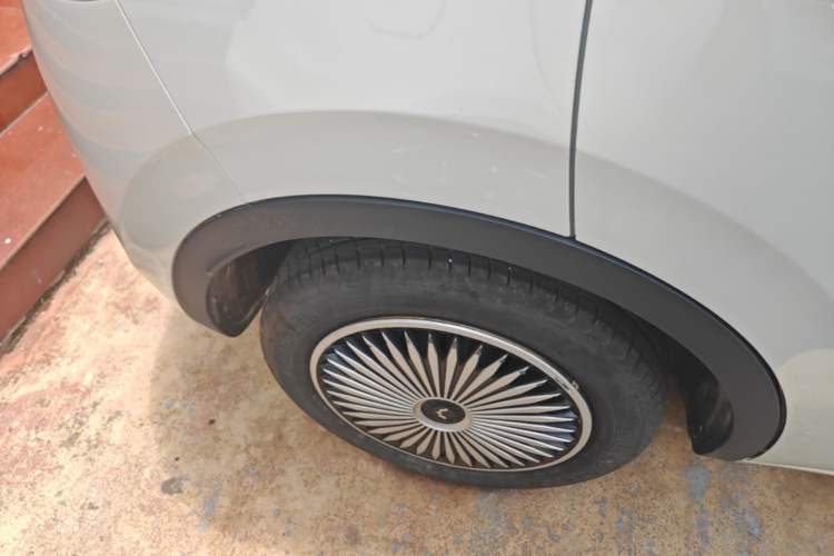 Used Wuling Bingo 2023 203km Comfort Edition Right Rear Wheel Hub