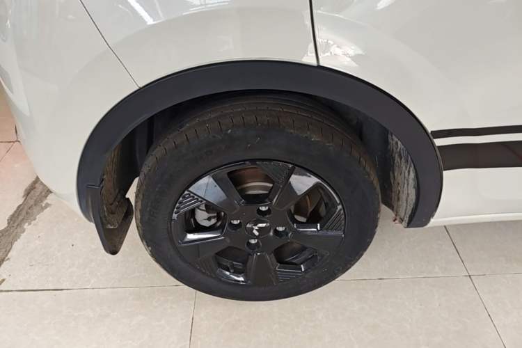 Used Wuling Bingo 2023 410 km Lingxi Deluxe Edition Right Rear Wheel Hub
