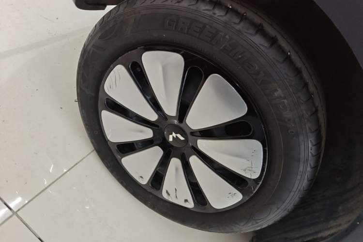 Used Wuling Bingo 2023 333 km Lingxi Connected Version Right Rear Wheel Hub