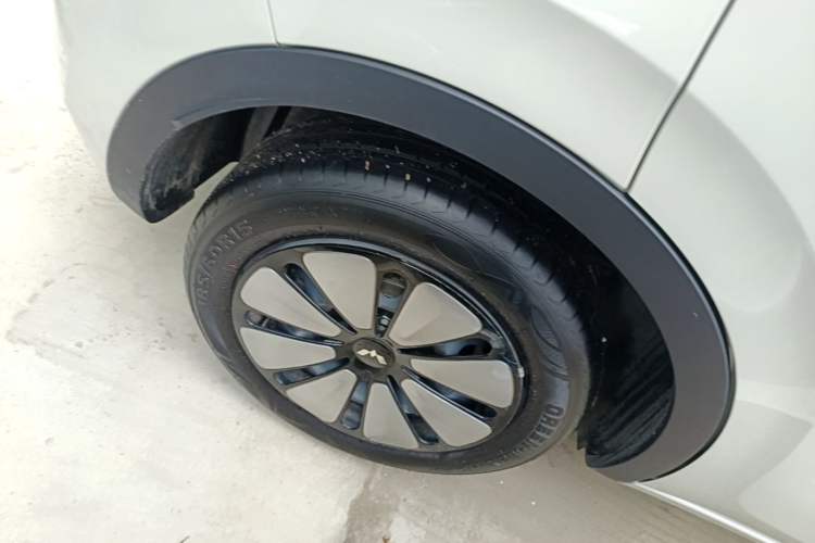 Used Wuling Bingo 2023 410 km Lingxi Deluxe Edition Right Rear Wheel Hub