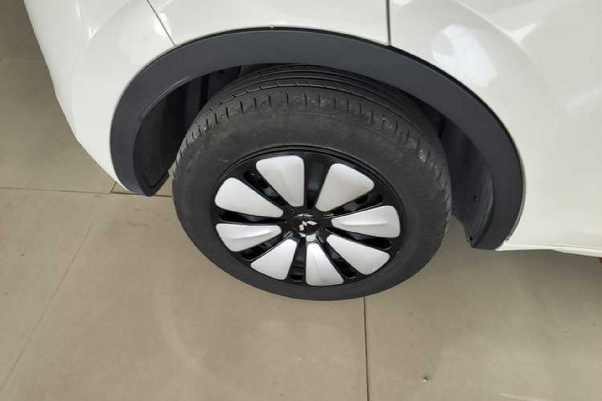 Used Wuling Bingo 2023 333 km Lingxi Connected Version Right Rear Wheel Hub