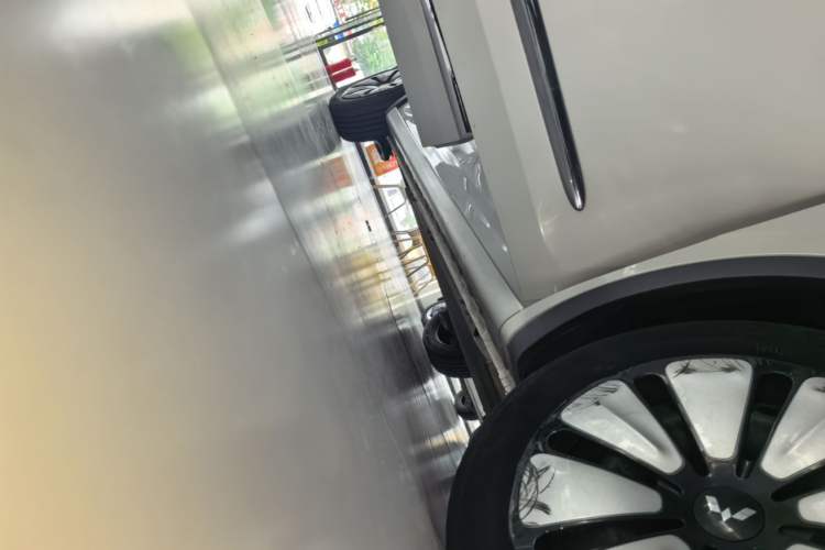 Used Wuling Bingo 2023 333 km Lingxi Connected Version Right Side Sill