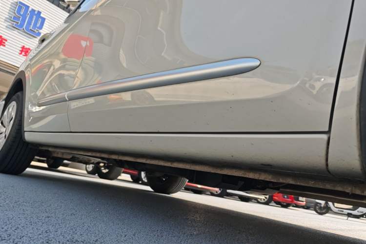 Used Wuling Bingo 2023 203km Light Edition Right Side Sill