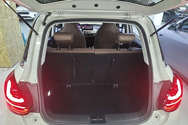 Used Wuling Bingo 2023 333 km Lingxi Connected Version Trunk