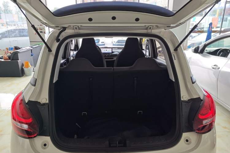 Used Wuling Bingo 2023 333 km Fast-Share Version Trunk