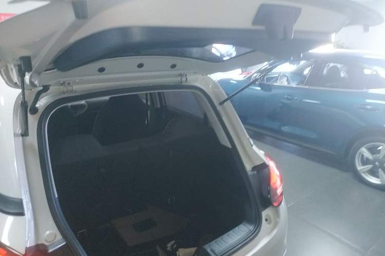 Used Wuling Bingo 2023 333 km Fast-Share Version Trunk
