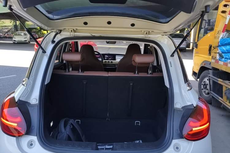 Used Wuling Bingo 2023 333 km Lingxi Connected+ Version Trunk