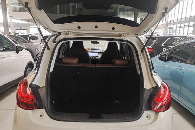 Used Wuling Bingo 2023 333 km Lingxi Connected+ Version Trunk
