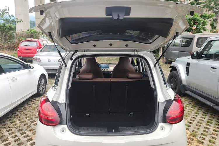 Used Wuling Bingo 2023 333 km Enjoyment Version Trunk